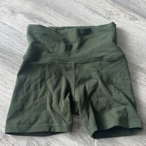 Aritzia Olive Green Women's TNA 2XS Shorts